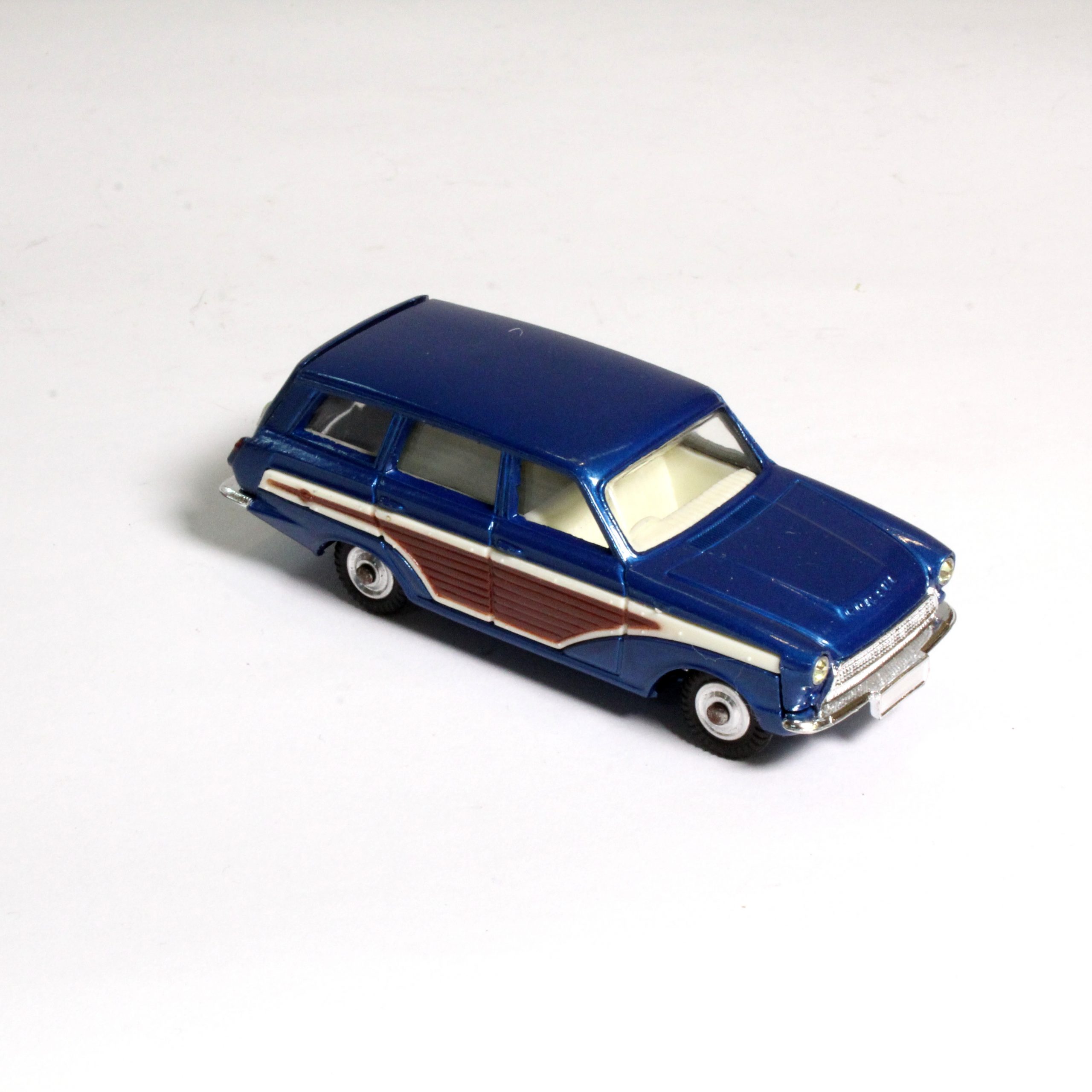 corgi toys ford consul cortina super estate car